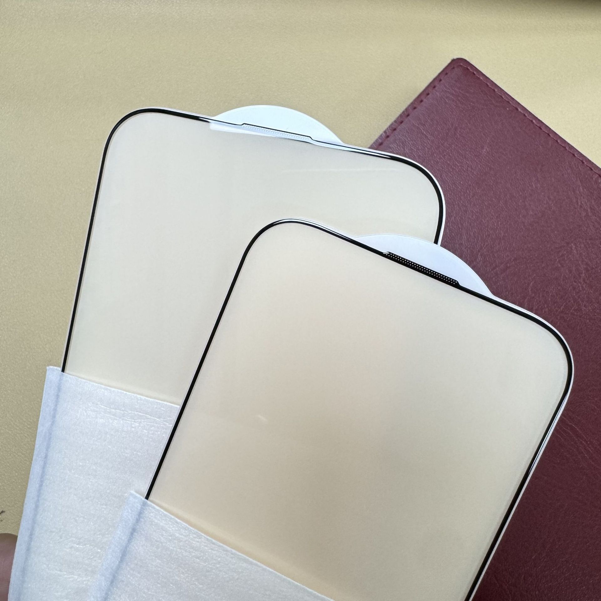 Protective Red Light Blocking Tempered Glass Film for iPhone 16 Pro Anti-Blue Light Eye Protection Film Suitable – Image 3